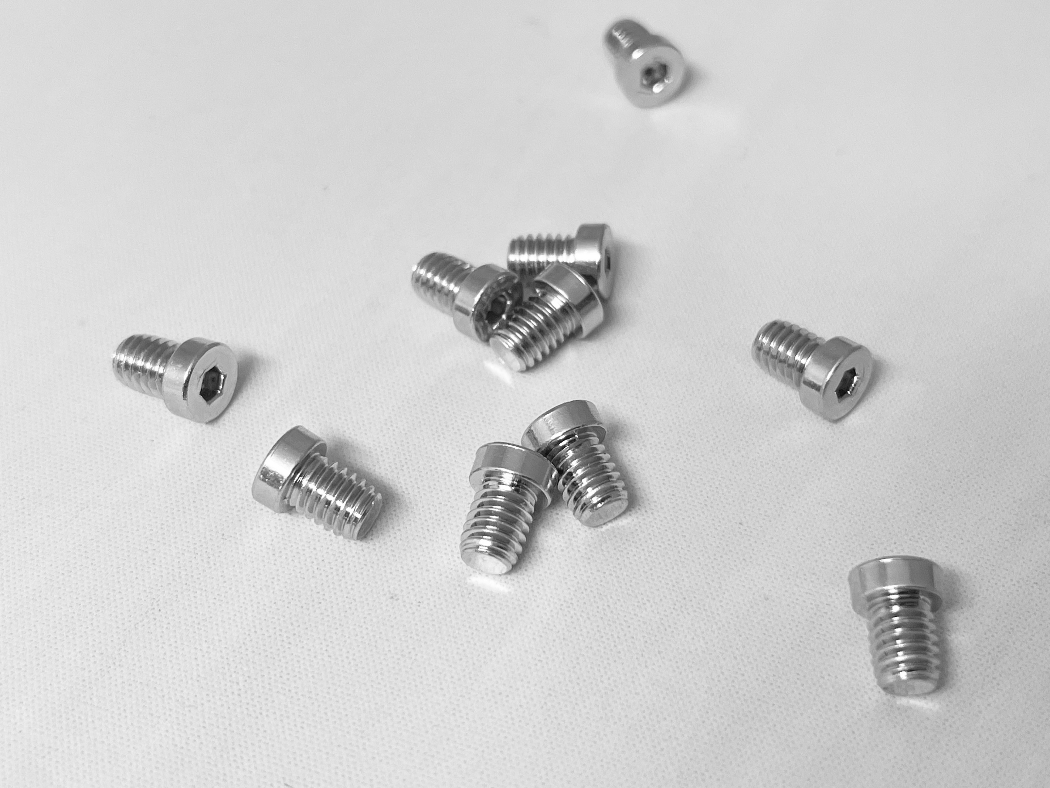 Schraube M4x5mm (extra kurz)